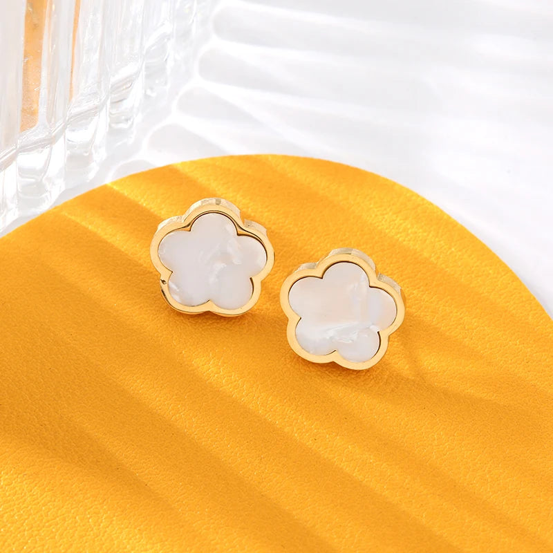 Five Leaf Clover earrings ™